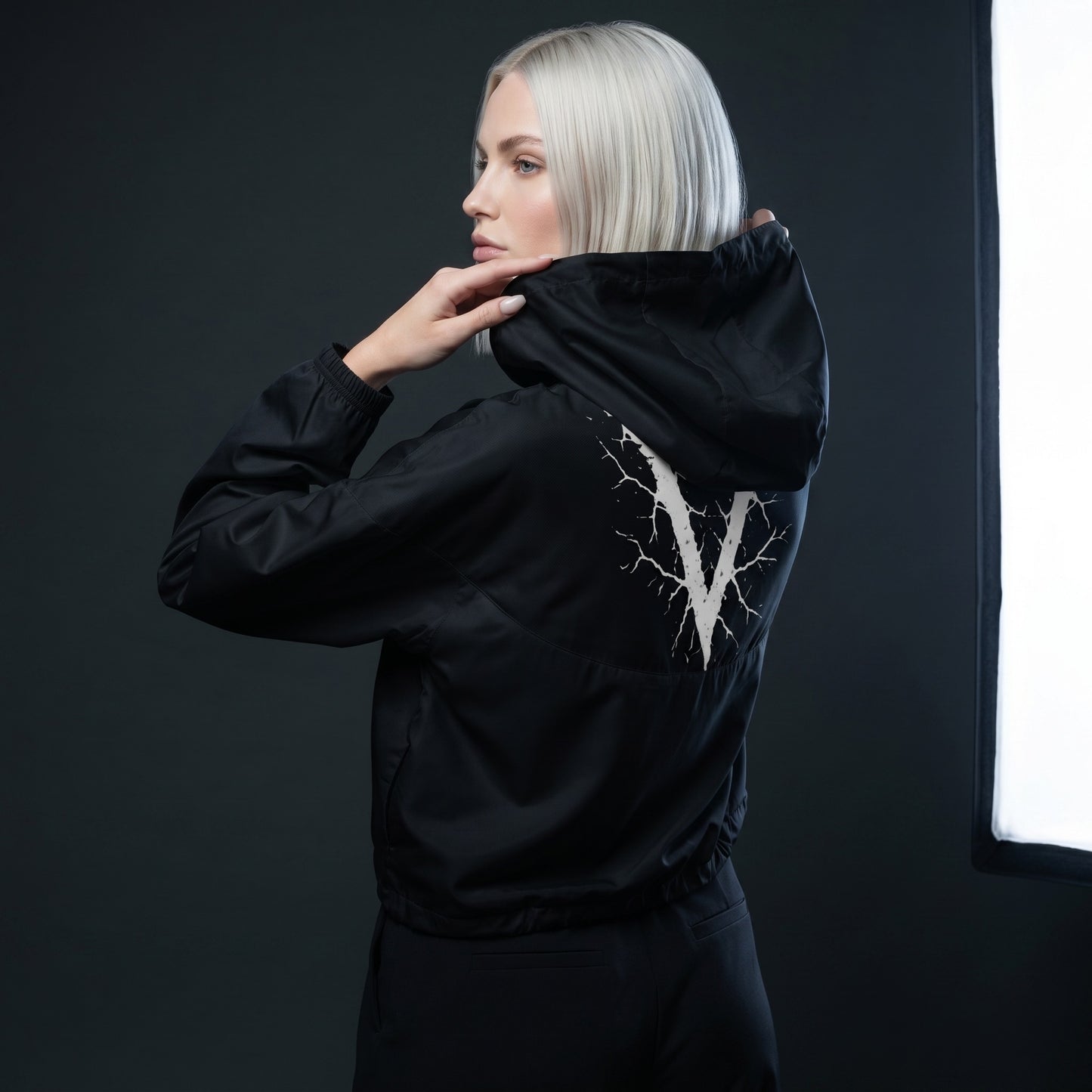 VAULTLINE | Women’s Cropped Windbreaker